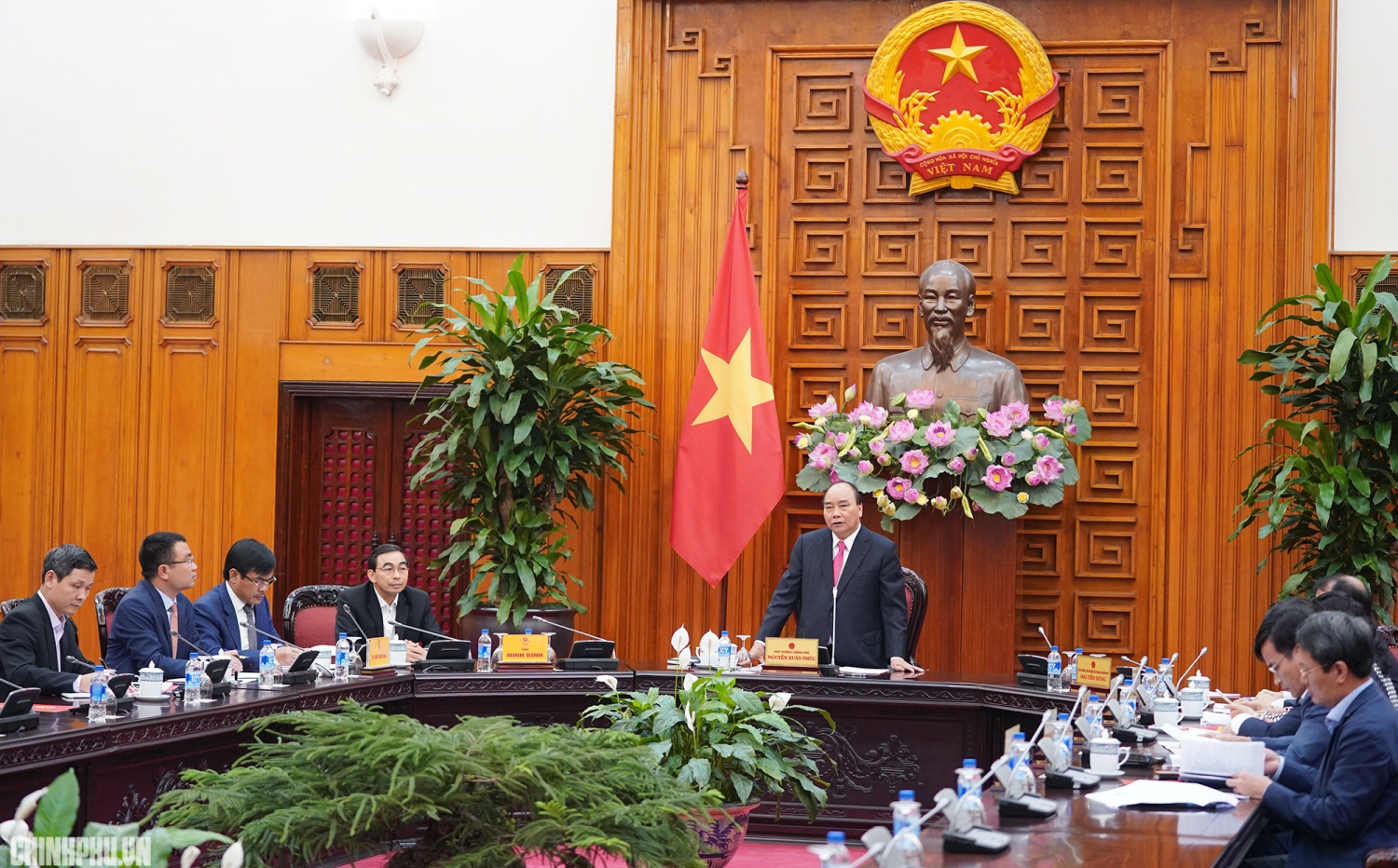 Thủ tướng: Không cần sản xuất ô tô trong nước, nhập khẩu toàn bộ là quan điểm sai lầm