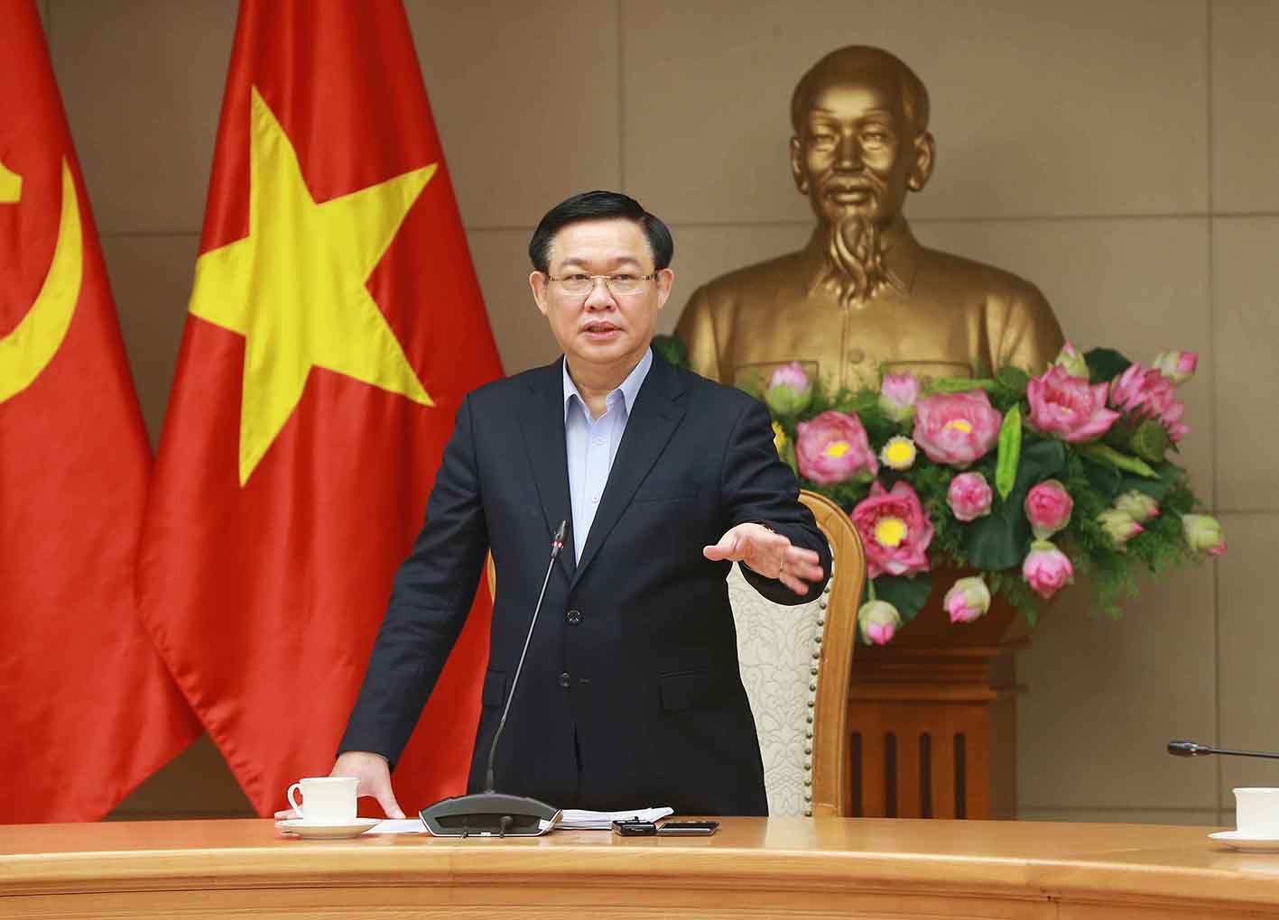 pho thu tuong o khoi tu nhan mot nguoi lam lai xe kiem ca thu ky giup viec kiem nhieu viec khac nhau
