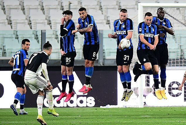 Juventus nhấn chìm Inter