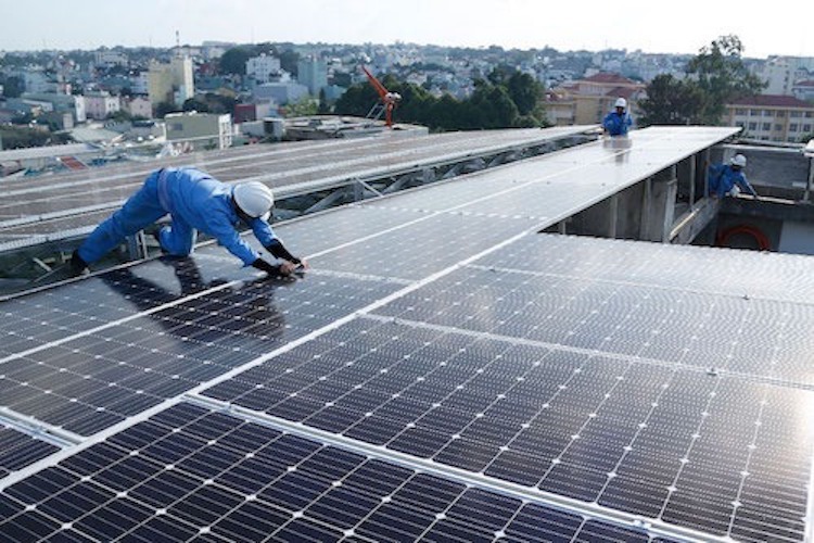 Nhà đầu tư sốt ruột chờ giá điện mặt trời áp mái