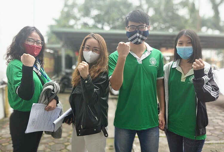Sinh viên tình nguyện đăng ký chống dịch