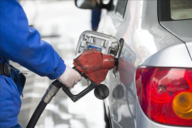 Giá xăng dầu hôm nay 4/3: Dầu Brent tăng mạnh, lấy lại mốc 63 USD