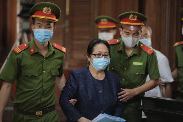 Bất ngờ xuất hiện tài liệu hoàn toàn mới trong phiên xử đại gia Bạch Diệp - 2 Bất ngờ xuất hiện tài liệu hoàn toàn mới trong phiên xử đại gia Bạch Diệp - 2