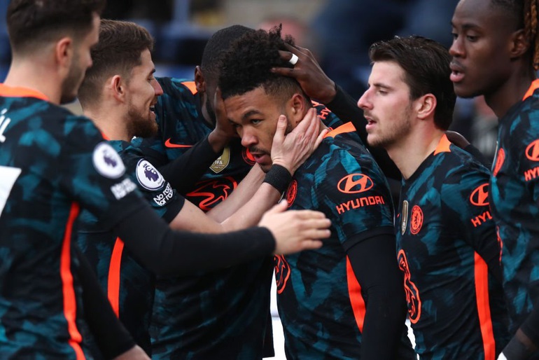 8 phút bùng nổ, Chelsea nghiền nát đội bóng từng cầm hòa Man Utd - 2
