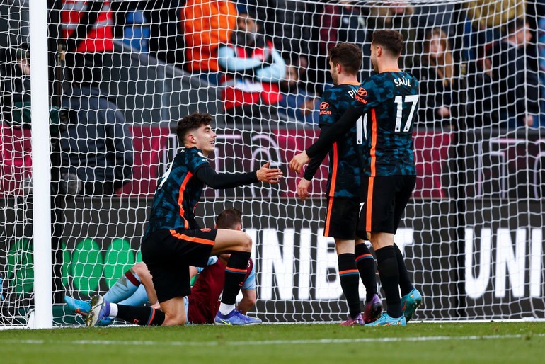 8 phút bùng nổ, Chelsea nghiền nát đội bóng từng cầm hòa Man Utd - 3