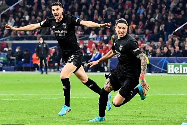 Đánh bại Ajax, Benfica tiến vào tứ kết Champions League - 3