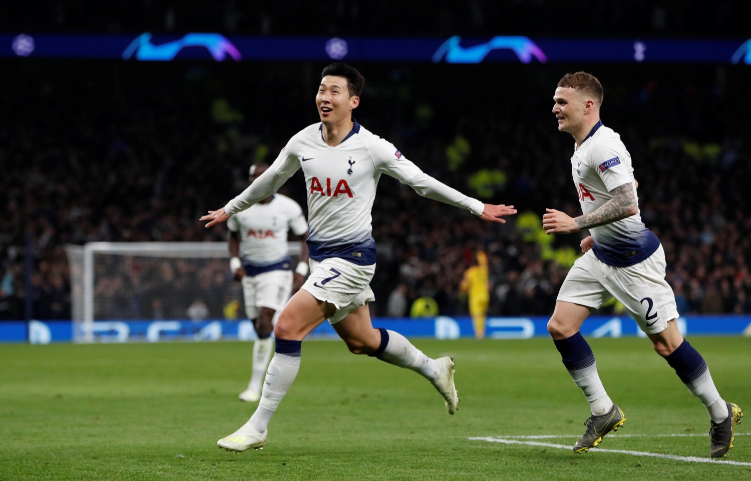 xem truc tiep bong da man city vs tottenham c1 chau au 2h ngay 184