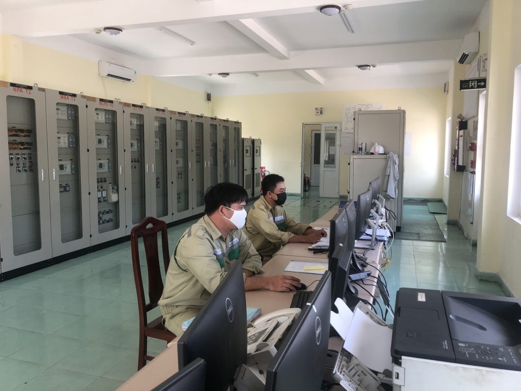 Giữ vững an ninh, an toàn lưới Truyền tải điện: Họ luôn ở tư thế người lính