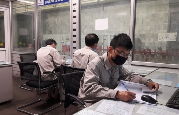 72 CBNV trực vận hành Nhà máy Thuỷ điện Hoà Bình trong cao điểm chống COVID-19