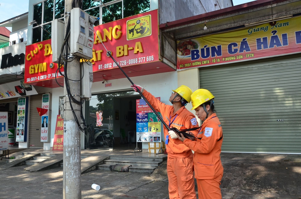 Giảm giá điện: Các chuyên gia nói gì?