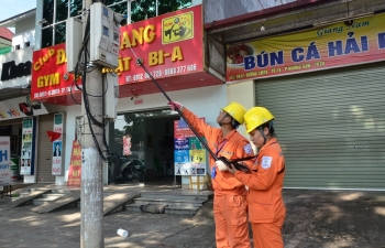 Giảm giá điện: Các chuyên gia nói gì?