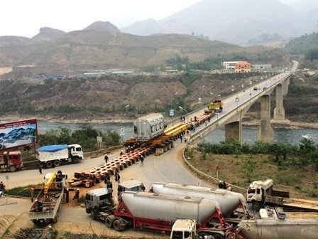 Thiết bị siêu trường, siêu trọng đã được vận chuyển lên  công trình Thủy điện Sơn La như thế nào?