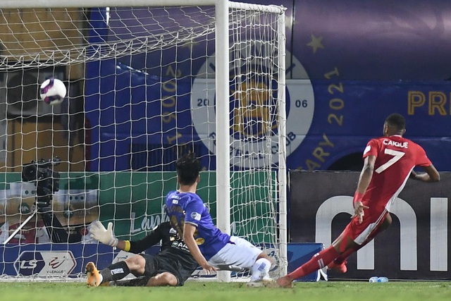 CLB Hà Nội 0-1 CLB Viettel: Trọng Hoàng ghi bàn, Quang Hải kém duyên - 4