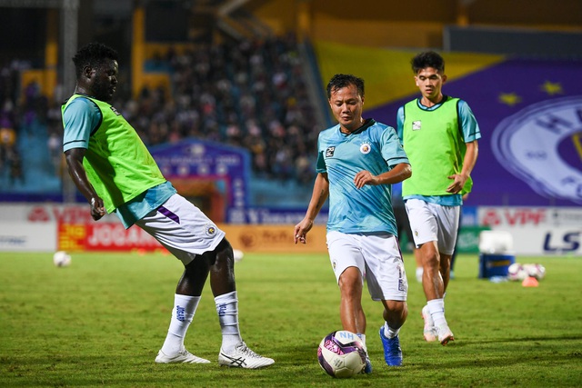 CLB Hà Nội 0-1 CLB Viettel: Trọng Hoàng ghi bàn, Quang Hải kém duyên - 23