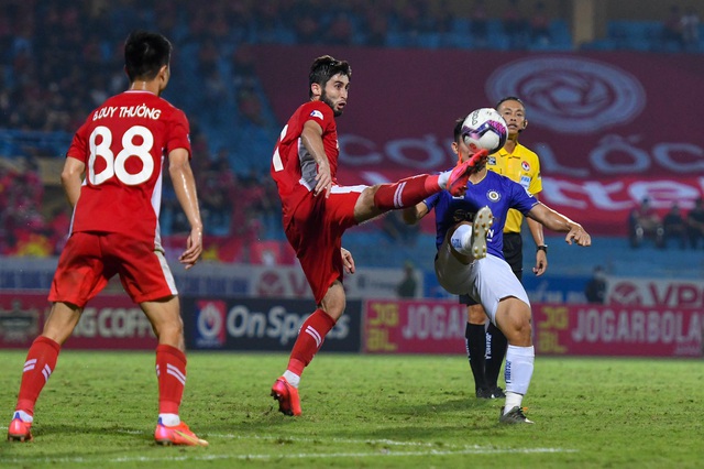 CLB Hà Nội 0-1 CLB Viettel: Trọng Hoàng ghi bàn, Quang Hải kém duyên - 3