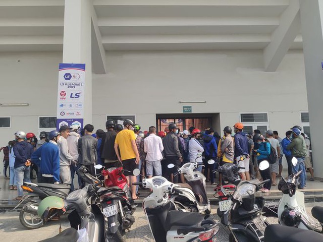 Sốt vé xem Kiatisuk đại chiến Huỳnh Đức, dân phe hét giá gấp… chục lần - 1