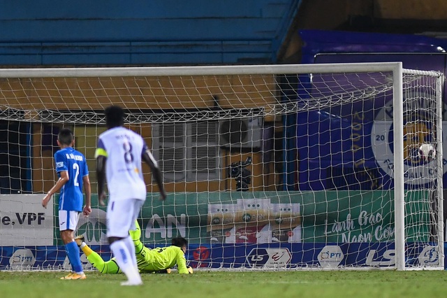 CLB Hà Nội 4-0 Than Quảng Ninh: Quang Hải rực sáng - 14