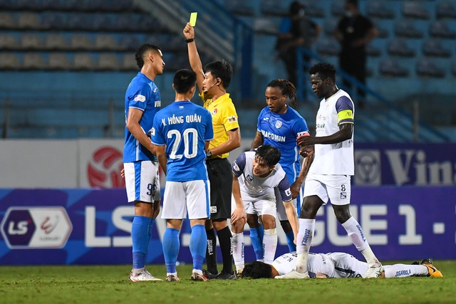 CLB Hà Nội 4-0 Than Quảng Ninh: Quang Hải rực sáng - 7