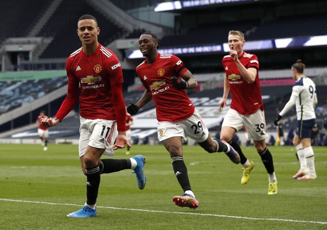Trọng tài lạm dụng VAR, tước oan bàn thắng của Man Utd? - 1