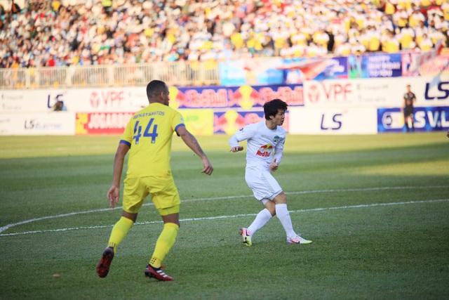 HA Gia Lai 4-3 Nam Định: 3 quả phạt đền và những phút bù giờ điên rồ - 7