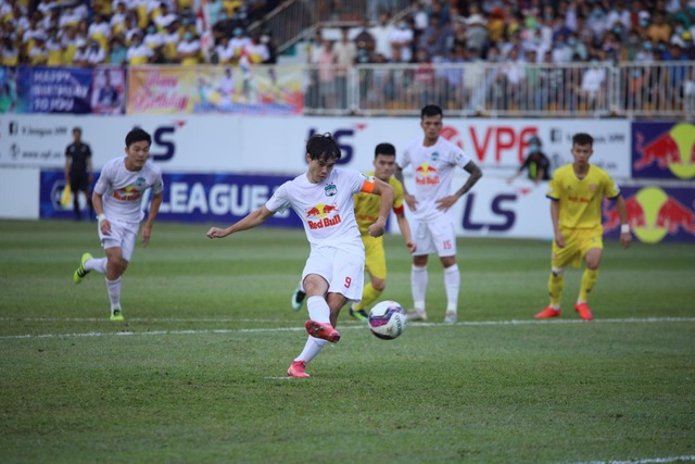 HA Gia Lai 4-3 Nam Định: 3 quả phạt đền và những phút bù giờ điên rồ - 5