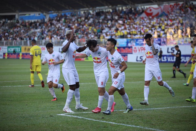 HA Gia Lai 4-3 Nam Định: 3 quả phạt đền và những phút bù giờ điên rồ - 4