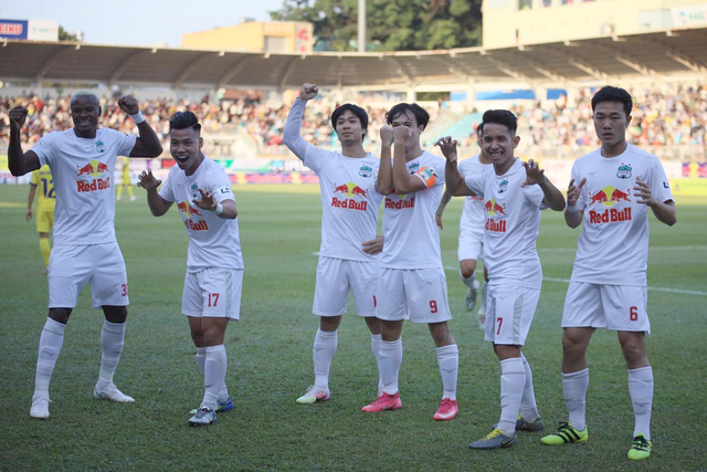 HA Gia Lai 4-3 Nam Định: 3 quả phạt đền và những phút bù giờ điên rồ - 1