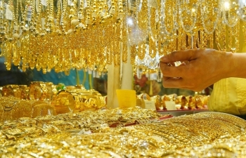 Giá vàng hôm nay 15/4: Đồng USD suy yếu, vàng cũng giảm mạnh