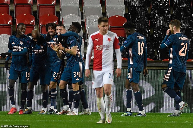 Cavani tỏa sáng đưa Man Utd tiến vào bán kết, Arsenal đại thắng tưng bừng - 5