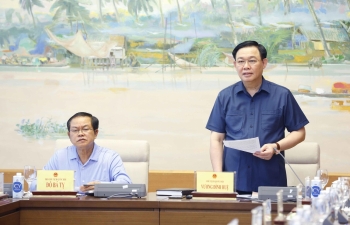 Chủ tịch Quốc hội Vương Đình Huệ làm việc với Ủy ban Quốc phòng và An ninh