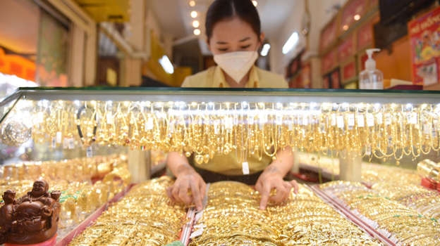 Giá vàng hôm nay 2/4/2022 mất giá mạnh