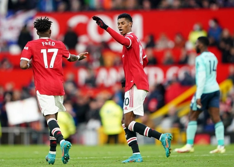 6 trận C.Ronaldo không ra sân đá chính, Man Utd chỉ hòa và thua - 2