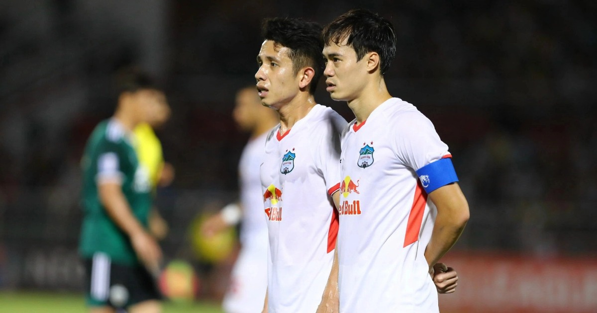 Văn Toàn hay nhất trận gặp Jeonbuk, khẳng định không ném băng đội trưởng