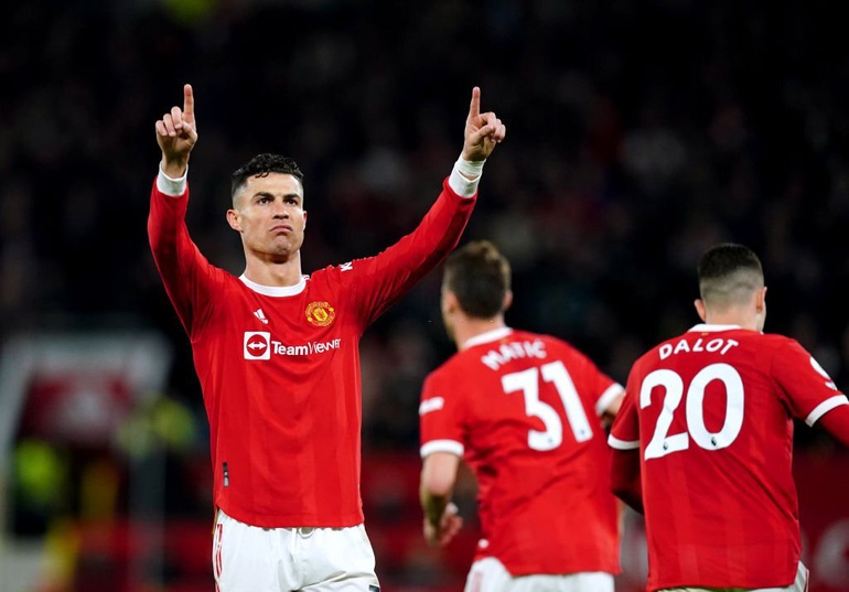 Ronaldo lần đầu ghi bàn vào lưới Chelsea, giúp Man Utd thoát thua - 4