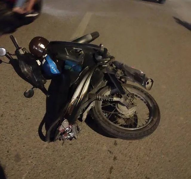 ha noi nghi van xe bien xanh tong tai xe xe om bi thuong roi bo chay