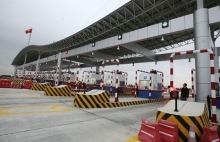 tam dung thu phi tai tram t2 de kiem dem phuong tien