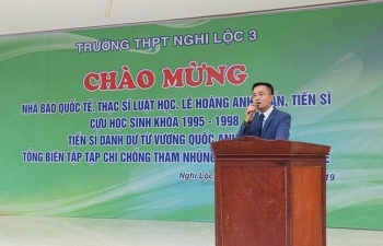 Bộ Công an nói gì về việc "nhà báo quốc tế" sử dụng xe ô tô biển xanh?