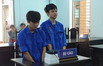 Hai thanh niên hầu tòa vì ném gạch vào cảnh sát 911 Đà Nẵng