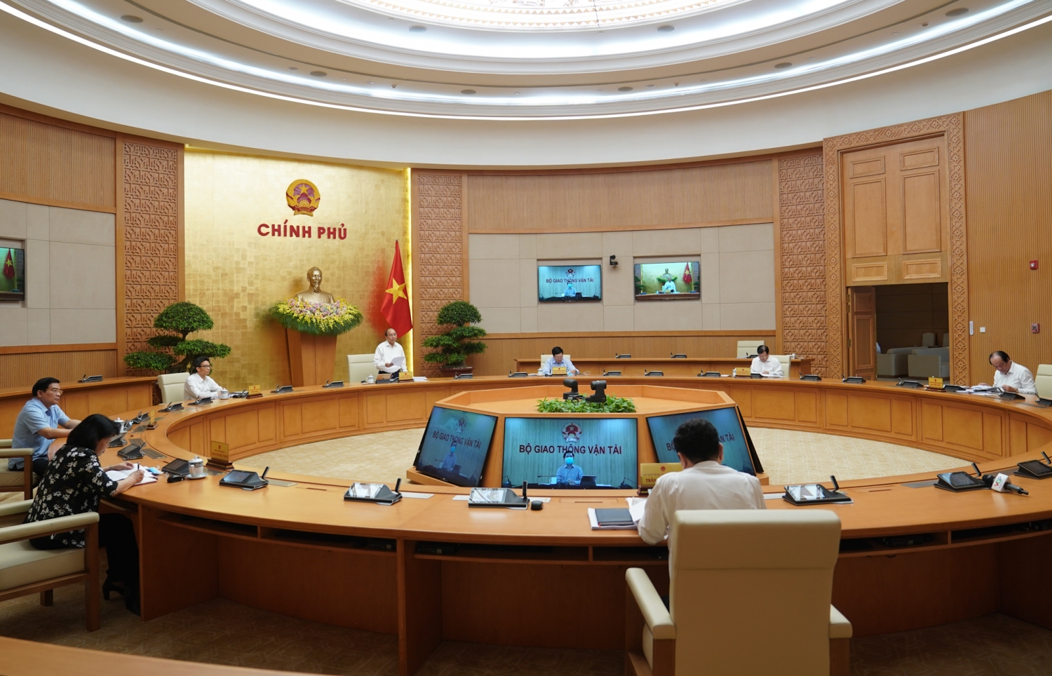 Thủ tướng: Phải sớm phục hồi, phát triển các hoạt động kinh tế - xã hội