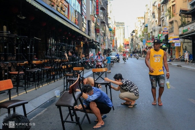 Hàng loạt dịch vụ ở Sài Gòn được hoạt động lại