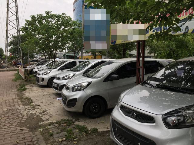 Xe mới giảm giá hàng loạt, xe cũ chịu 