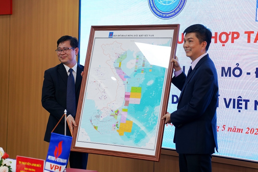 Viện Dầu khí Việt Nam ký thỏa thuận hợp tác toàn diện với Đại học Mỏ - Địa chất