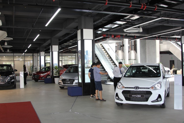 Miễn 50% phí trước bạ: Đại lý lo 