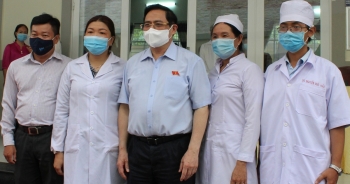 Thủ tướng: Vắc xin nào cũng có phản ứng phụ, đừng quá hoang mang lo sợ!