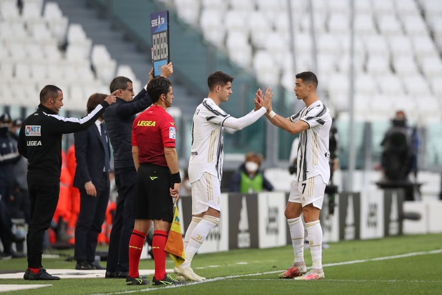 Bị thay ra sân sớm, C.Ronaldo có phản ứng vô cùng bất ngờ - 1