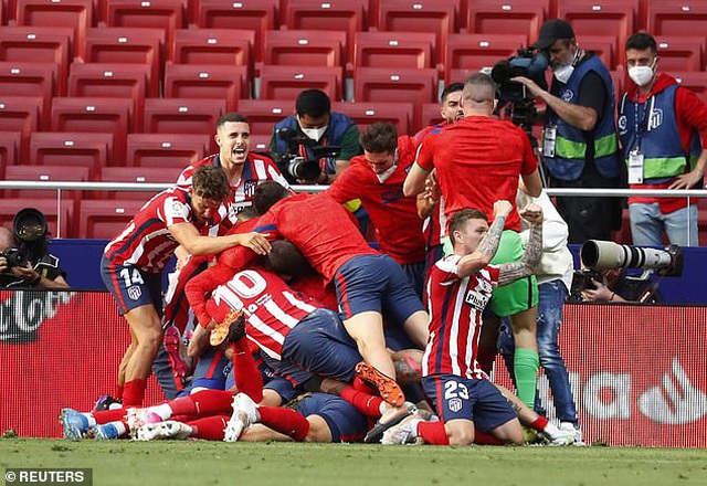 Atletico và Real Madrid thắng nghẹt thở, Barcelona tan mộng vô địch La Liga - 4