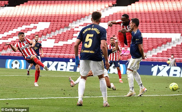 Atletico và Real Madrid thắng nghẹt thở, Barcelona tan mộng vô địch La Liga - 1