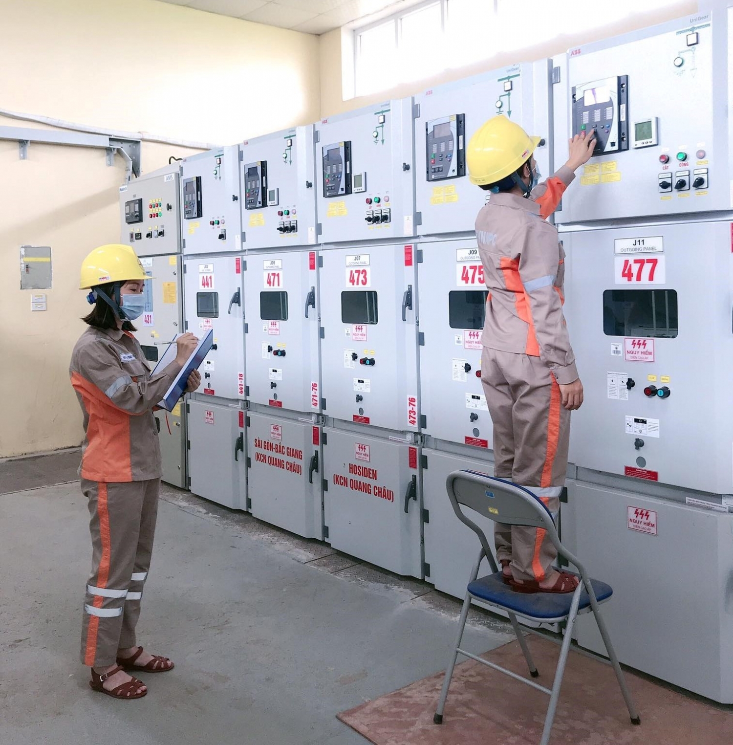 Chuyện “cách ly” của những nữ vận hành 110kV