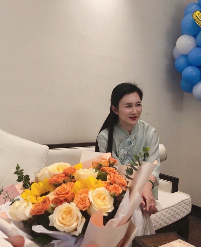 Hôn nhân thị phi của đạo diễn 70 tuổi kết hôn với nữ trợ lý kém 31 tuổi - 11
