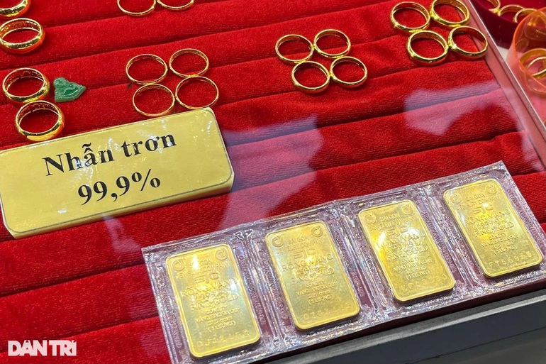 Chênh lệch giá vàng 19 triệu đồng: Chuyên gia nói do luật đã lỗi thời? - 1